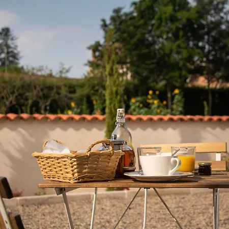 Le Du Parc Bed & Breakfast Chambeon