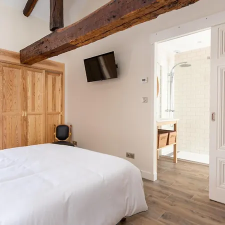 Le Du Parc Bed & Breakfast Chambeon