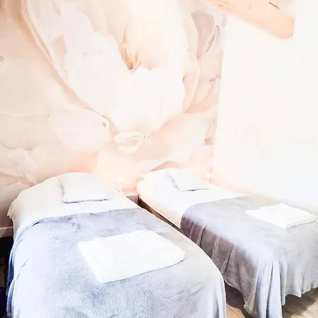 Le Du Parc Bed & Breakfast Chambeon